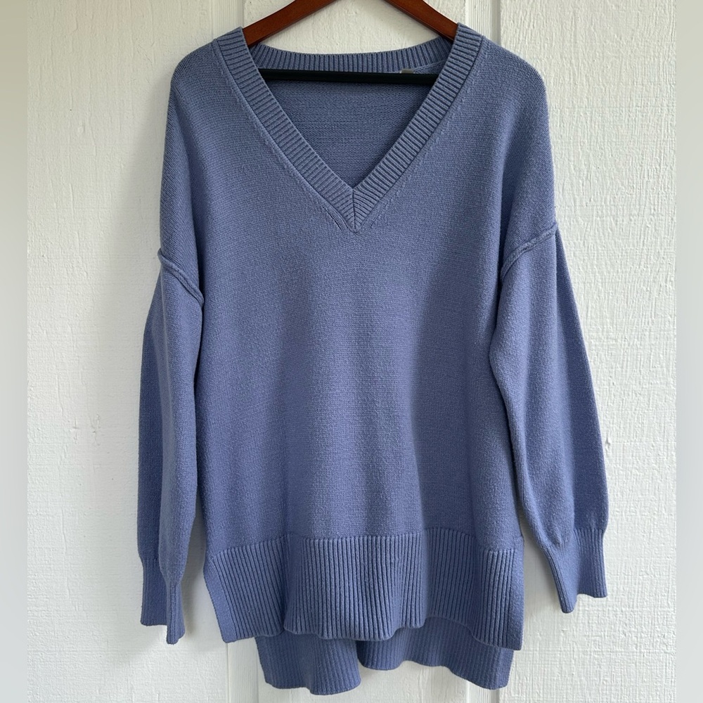 Tahari V Neck Sweater in periwinkle Size L